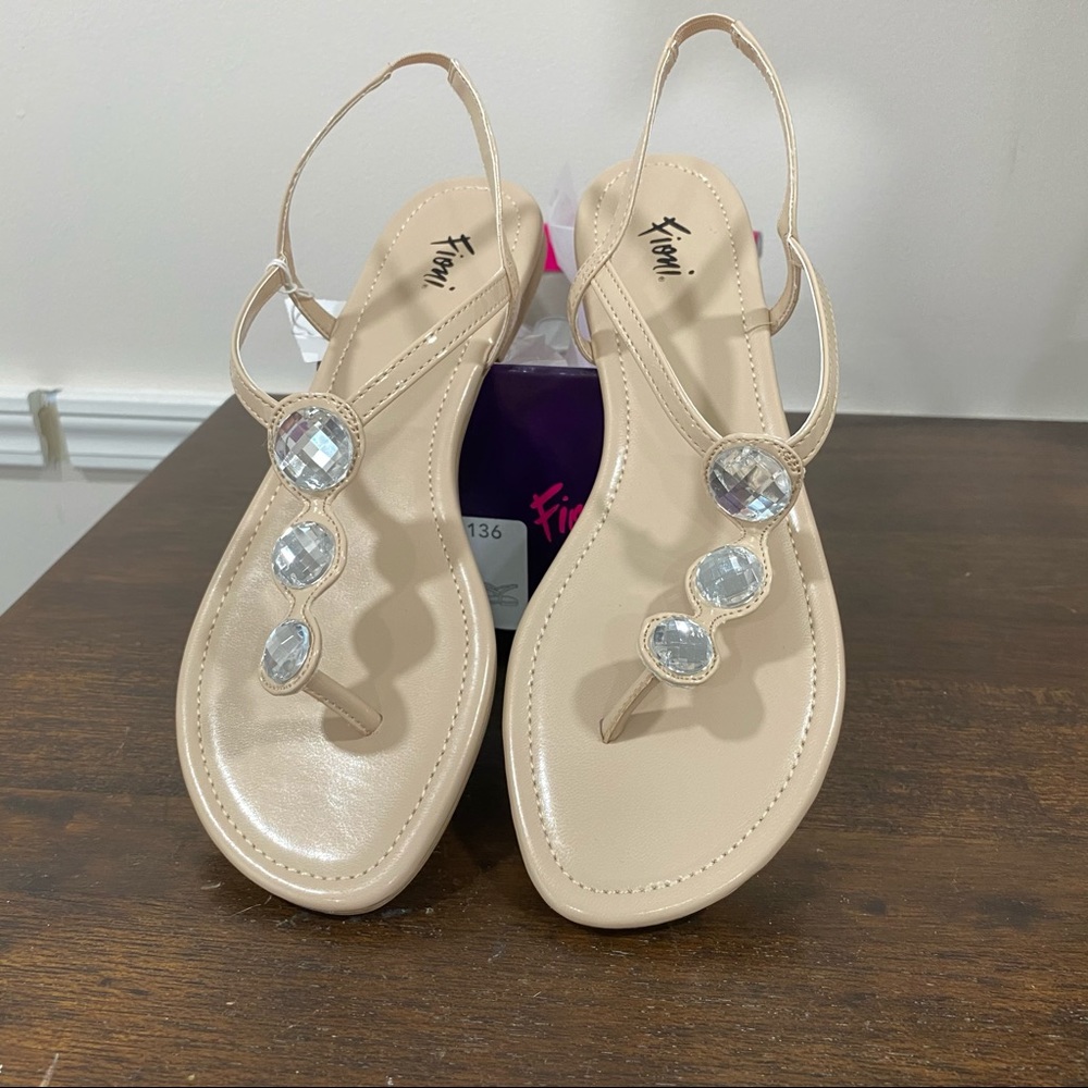 Fioni brand nude, gemstone flats! New in box!! 💕